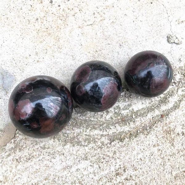 Estatuetas decorativas 1pc Bola de cristal natural Astrophillita Garnet Garnet Sphere Cura Purple Beautiful Ornament Energy Stone Gift