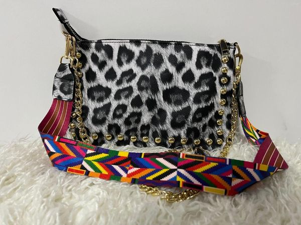 Abendtaschen US -Lagerhaus RTS 25 PCs Großhandel Schwarz Leopard Crossbody Gitarrengurtbeutel Chic Frau Pu Leder Clutch mit Reißverschluss intasche