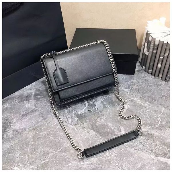 Tasarımcı lüks SUNSET debriyaj flep tote çanta pürüzsüz Deri WOC metal zincir bağlantı parçaları harfler anahtarlık zinciri ile zarf çanta kadın erkek crossbody omuz çantaları