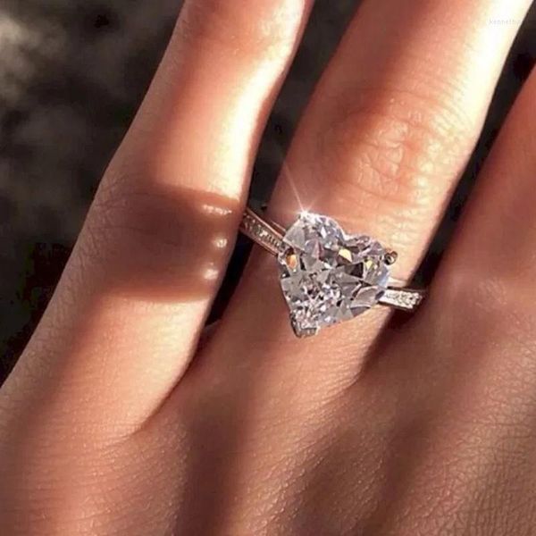 Hochzeitsringe Mode weiße Goldfarbe 1Carat Herz Pfeil Zirkonstein 3-Klauen-Finger für Frauen Statement Schmuck Geschenk