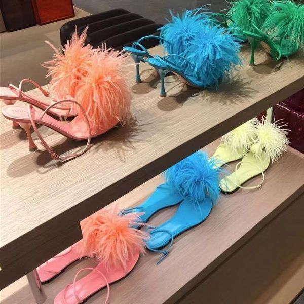 2023 pantofole decorazioni in piume sandali con tacco tinta unita tacco piatto design elegante scarpe estive da donna open toe scarpe da donna moda sexy fibbia di una parola più grande taglia dei sandali