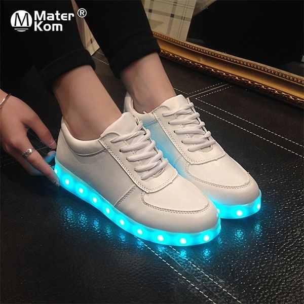 First Walkers Taglia 2746 Adulto Unisex Donna Uomo 7 Colori Kid Luminoso Sneakers Incandescente Carica USB Ragazzi LED Scarpe Ragazze Calzature Pantofole 220830