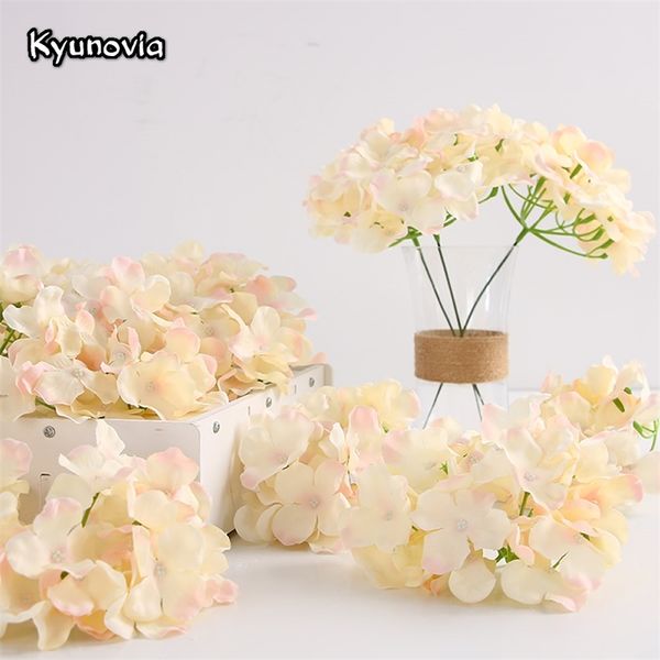 Faux Floral Greenery Kyunovia 50pcs Artificial Silk Hydrangea Flower Ball Ball Chrysanthemum Caminho do casamento em casa El Diy Acessórios de parede de flores KY34 220906