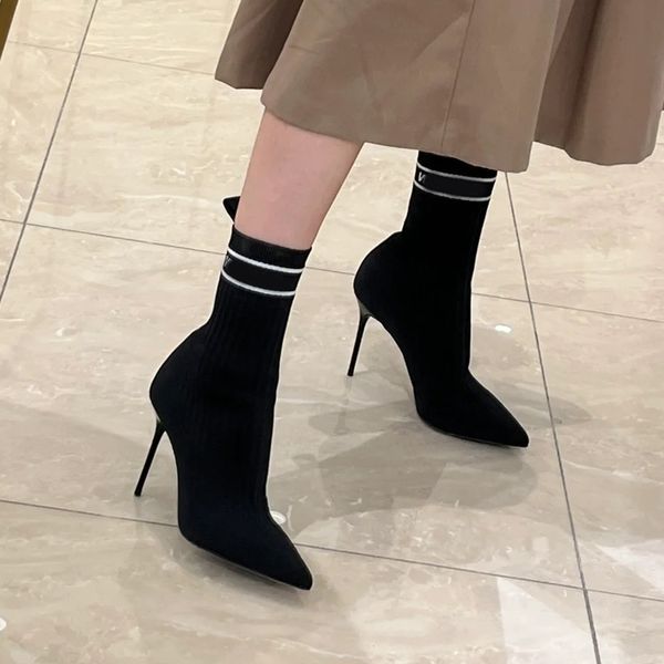 Botas de cano alto estilete Sapatos de meia de moda para mulheres Meias elásticas de malha de alta qualidade Designer de botas 10,5 cm Salto de metal dedos pontiagudos Sapato de fábrica de bota elástica feminina