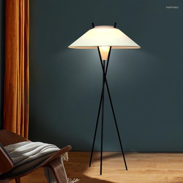 Stehlampen, italienische Mode, einfache Wohnzimmerlampe, moderne Stativkunst, Schlafzimmer- und Arbeitszimmer-Design