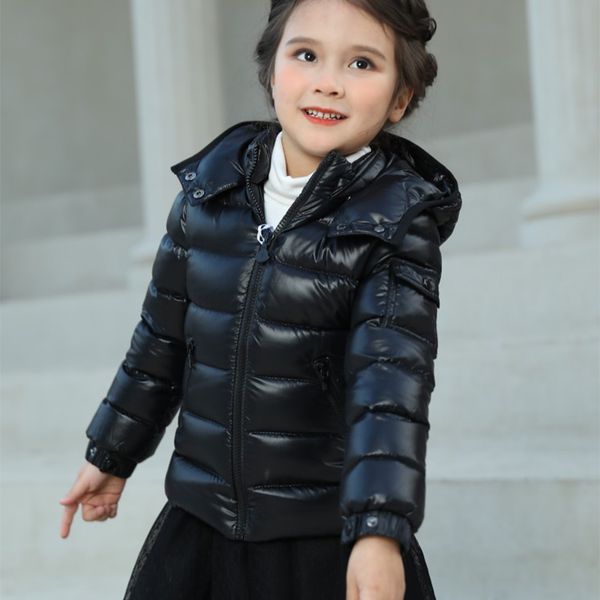 Abiti firmati per bebè Piumino Moda manica lunga con cappuccio Cerniera Giacca d'oca Abbigliamento per bambiniIl nuovo autunno inverno classico per bambini corto versatile