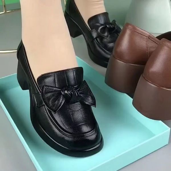 Tek tip ayakkabılar PU deri kadın İngiliz kız Japonca Vahşi Siyah Retro Mary Jane Lolita Platform Orta Topuk Yay Muller Yumuşak Deri Yürüyüş Alışveriş Boş Zaman