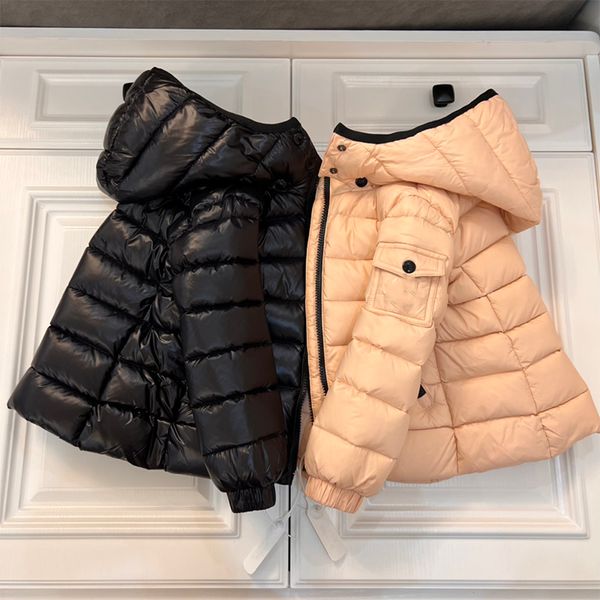 Roupas de designer de bebê Down Coat Fashion The New Fall Winter Winter Classic Children's Girls curtos versáteis de manga longa com capuz com capuz Zipper jaqueta infantil roupas