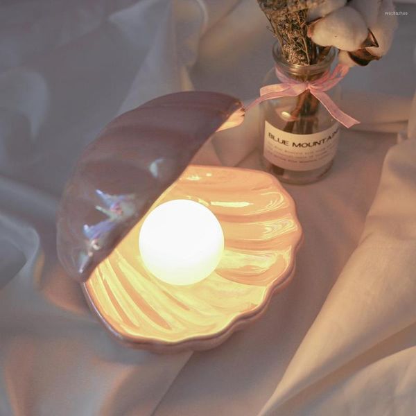 Luci notturne Lampada a conchiglia in ceramica con perla Ins Stile giapponese Streamer Mermaid Fairy Light Comodino Decorazione per la casa Regalo di Natale di compleanno