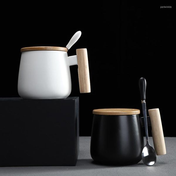 Tazze Stile nordico Nero Bianco Tazza da caffè corpo grasso con manico in legno e cucchiaio Uso ufficio moderno Acqua Latte Bevande Tazze in ceramica 