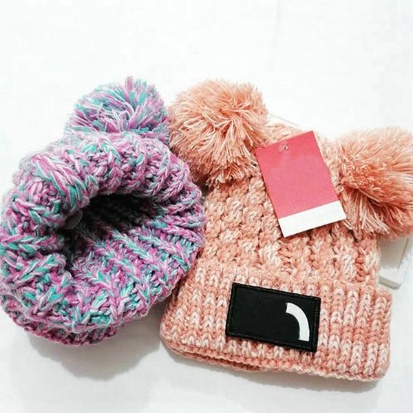 Neonati maschi e femmine Berretti lavorati a maglia Cappelli solidi per bambine Cappelli invernali per bambini all'aperto Berretti slouchy Cappello con palla di pelo con teschio