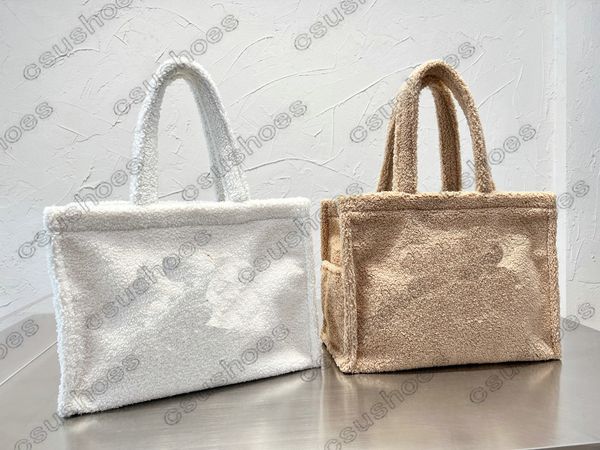 Cacbs Tote GM Teddy Borsa a tracolla in lana 41cm Luxurys Borse per la spesa in pelliccia da donna Borse a mano 22SS Borse da vincitore Designer da donna Due tasche piatte esterne su entrambi i lati