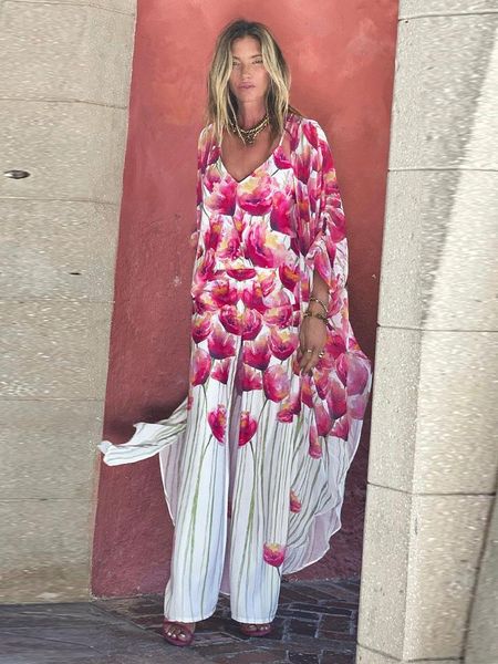 Costumi da bagno da donna Bohemian Pink Rose Print Tunica Kimono lungo in chiffon Abbigliamento da spiaggia sexy 2022 Abbigliamento estivo per donna Top e camicette Camicie
