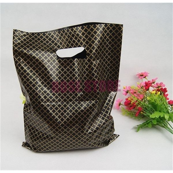 Confezione regalo 100 pz / lotto 25x35 cm plaid nero grandi sacchetti per la spesa in plastica spessa boutique abbigliamento confezione regalo sacchetto regalo in plastica con manico 220913