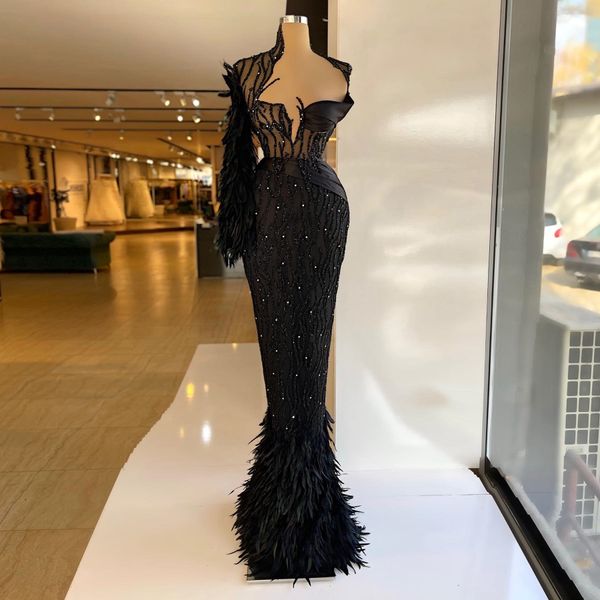 Abiti da sera a sirena nera scollo a V profondo una manica lunga appliques paillettes piume lucide in rilievo sexy lunghezza del pavimento cavo celebrità plus size abiti da festa vestito da ballo