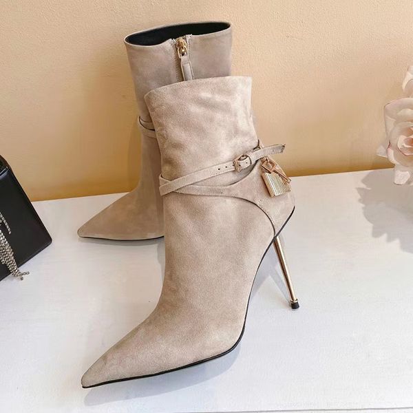 Kadın ayakkabıları için altın kilit ayak bileği botları lüks tasarımcı toka fermuar stiletto bootie inek derisi kaşmir ayak parmakları 10.5 cm metal topuk boot8666