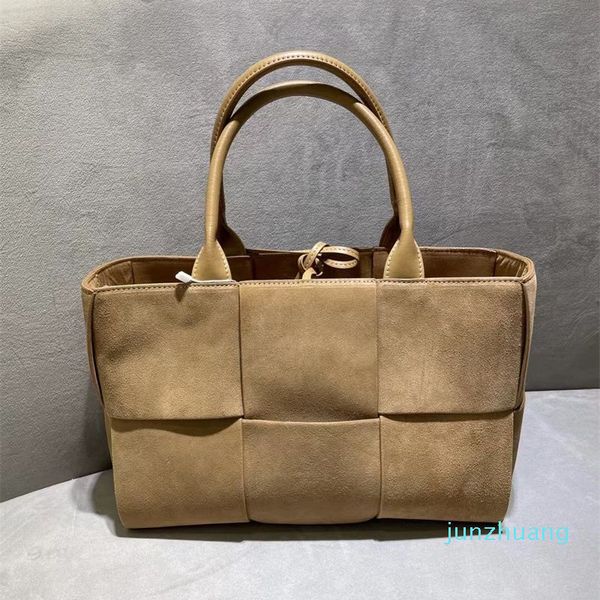 Bolsa de mão de grife Bolsa de ombro transversal Arco Lady moda feminina compras Couro Crochê tecelagem portátil designer de luxo Totes pochette 2022