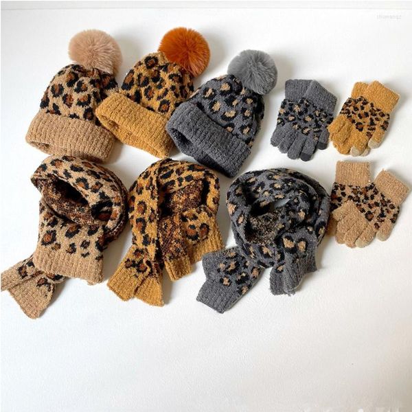 Berets Winter Fashion Leopard Jacquard Hat и шарф -перчатки устанавливают женщины из флисовой подкладки Pompom Beanie Snood с подходящими рукавицами 3pcs
