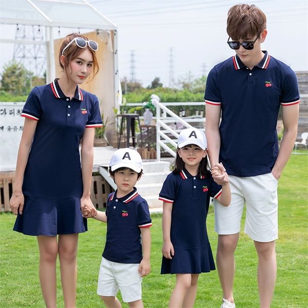 Abiti coordinati per la famiglia vestiti per la famiglia polo t shirt vestiti abbinati abiti da madre figlia papà figlio look familiare ciliegia blu scuro ragazze vestono donne 220914