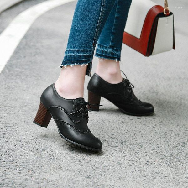 Sapatos formais Huostar Sapato feminino Pump Shallow Brogue vintage salto grosso recortado Oxford bota curta para mulher
