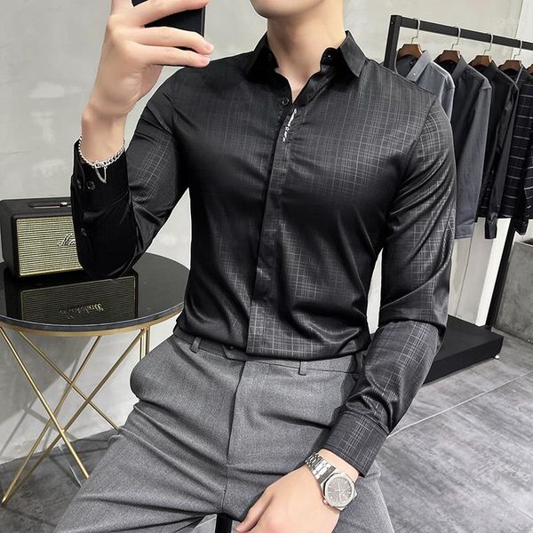 Camisas casuais masculinas Bordado de luxo Moda de moda masculina para homens Camisa xadrez de meia manga Autumn Camisa Button Masculino