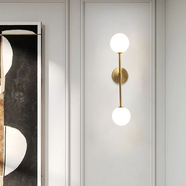 Lampada da parete moderna a Led Luce dorata con luci da comodino a sfera tonda in vetro lattiginoso Applique da parete a doppia lampadina G4