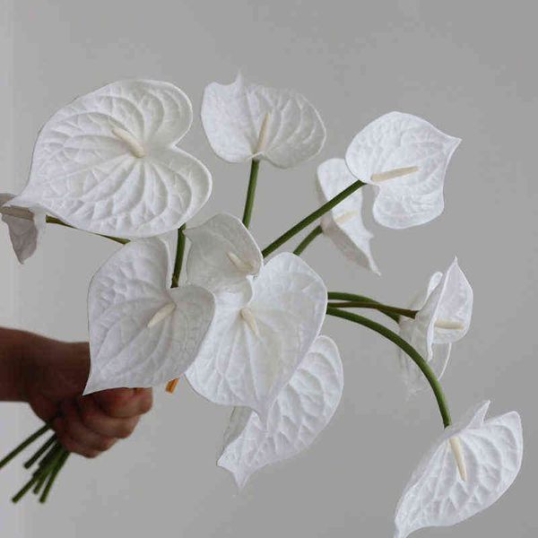 Vegetazione floreale finta 4 pezzi Real Touch Artificiale Pu Fiori Anthurium Natale Matrimonio Decorazioni per la casa Piante finte di lusso Fiori di orchidea Accessori Bianco J220906