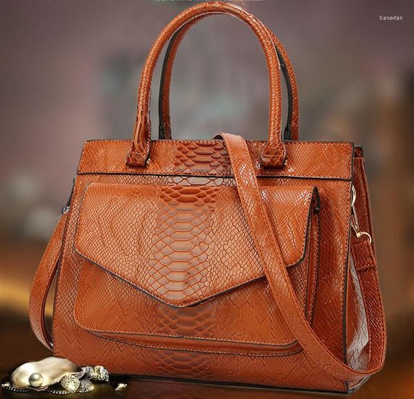 Borse da sera WxfbBaby Simple Atmosphere Borse di lusso Borse da donna Designer Borsa a tracolla serpentina in stile euro-americano per il 2022