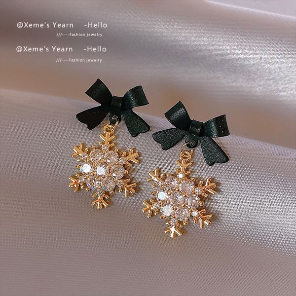 Design-Sinn für Neujahrsparty, goldene Schneeflocke-Anhänger-Ohrringe für Frauen und Mädchen, koreanischer Modeschmuck, Luxus-Geschenkzubehör