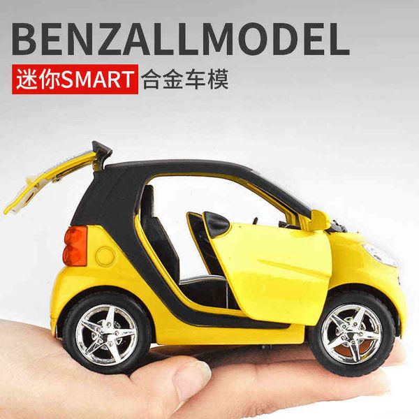 Carros 1/32 escala Benz Smart Fortwo Diecast Model Pull Back Car Car Collectible Toy Gifts com luz de som 0915