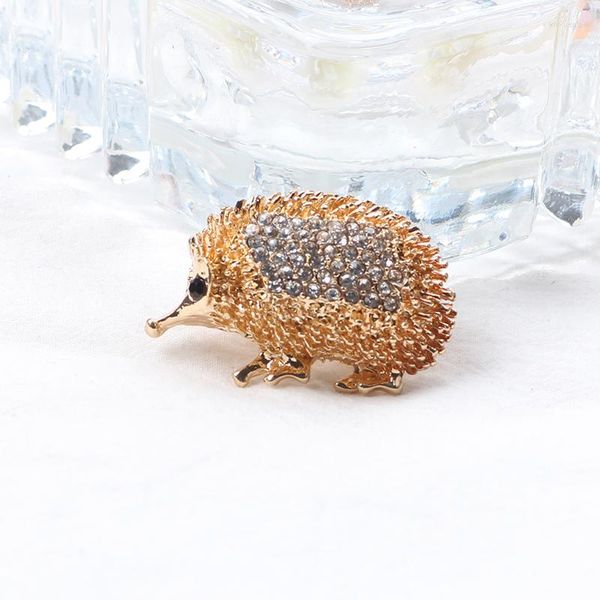 Broschen, niedliche Gold-Igel-Brosche, modische Gänseblümchen-Damen-Tier-Schmuck, lustiges Winter-Design, hohe Qualität 2022