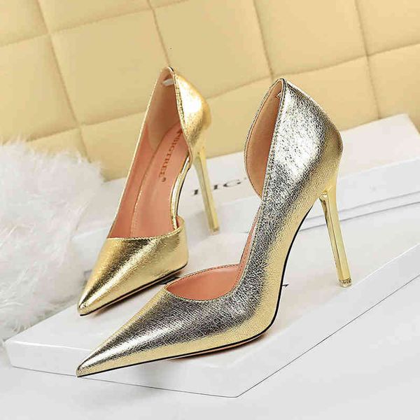 6168-3 Sandali Wind Super High Heel Thin Shallow Mouth Pointed End Side scavato Sexy Nightclub Scarpa singola