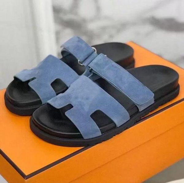 Klassische flache Sandalen für Herren, Luxus-Sommer-Reise-Strand-Leder, weicher Boden, schwarz-weiße Flip-Flops, Hotel-Badezimmer-Hausschuhe mit Box