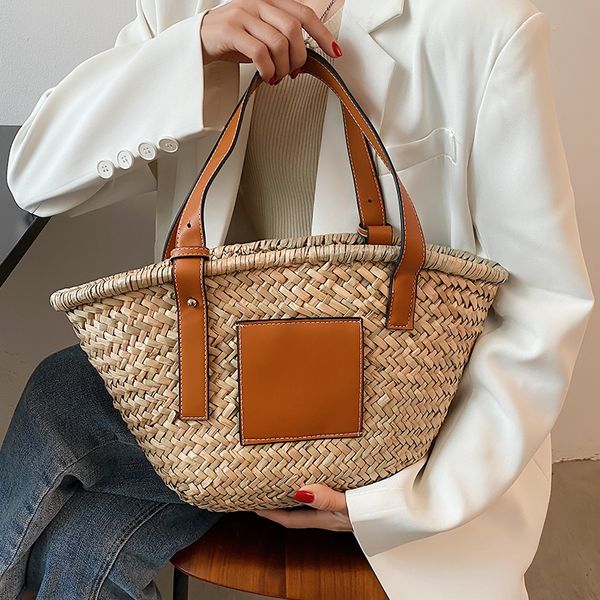 2022 Bolsas de praia de femininas de verão e bolsas de bolsa de bolsa Talha de palha Rattan Sacos de ombro crossbody para mulheres bonitas