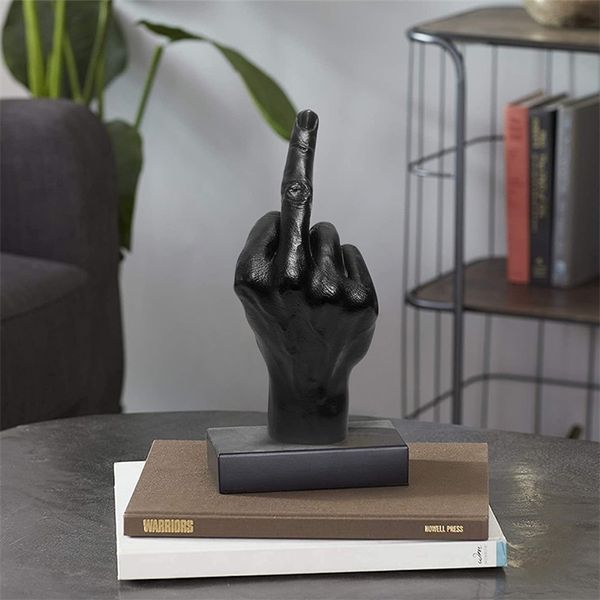 Dekorative Objekte Figuren mit mittlerem Finger up provokative Harzstatue Nordic Creative Modern Art Crafts Ornamente Office Desk Dekoration Wohnkultur 220919