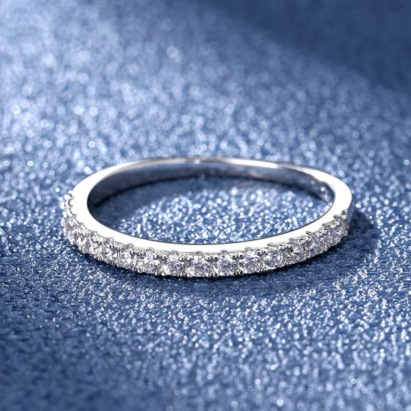 Ring aus Sterlingsilber mit kubischem Zirkon für Damen, dünnes vergoldetes Platinband, Micro Pave, schwarzer Cz-Diamant, Hochzeits-Stapelring für Damen