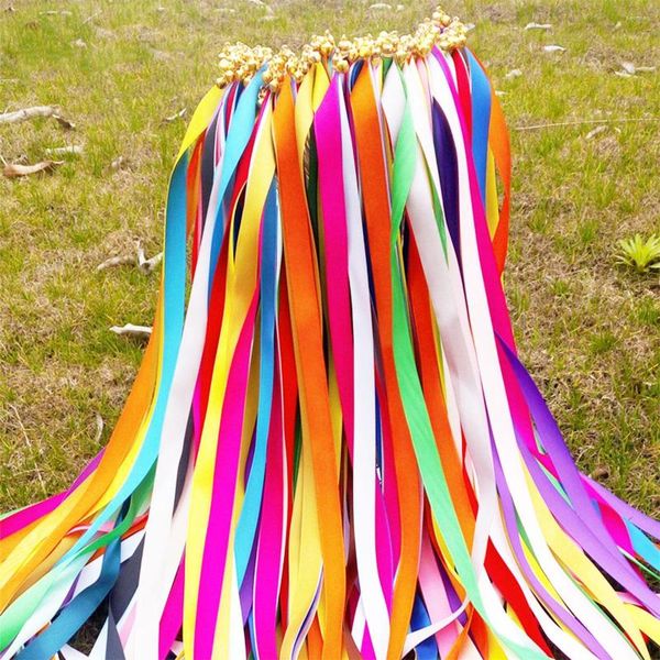 Decoração de festa Vias de casamento 100pcs com sinos fita de seda serpentinas coloridas desejam favores de fada em casa