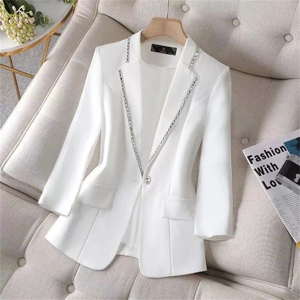 Jackets femininos Blazer incrustados de diamante Primavera e ver￣o de tr￪s quartos de capa de jaqueta branca Design Desense Niche Fashion Cardigan Lad 220919