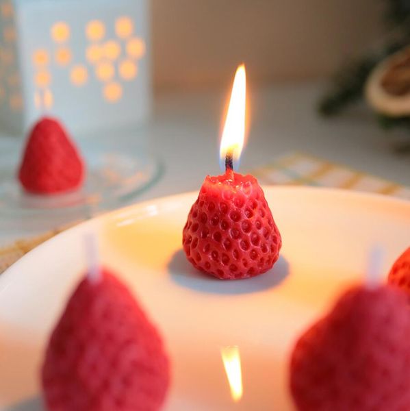 Candela alla fragola Aromaterapia Candly a forma di fragola per la fidanzata Set regalo di compleanno Piacevole profumo per lo studio della camera da letto