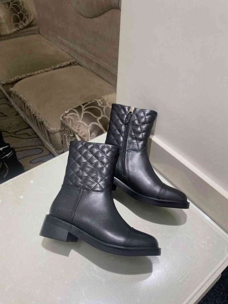 Luxo Classic Womens tornozelo Knight Boots Autumn e Winter Cowide Knight Rain Sapatos italianos Tamanho 35-41