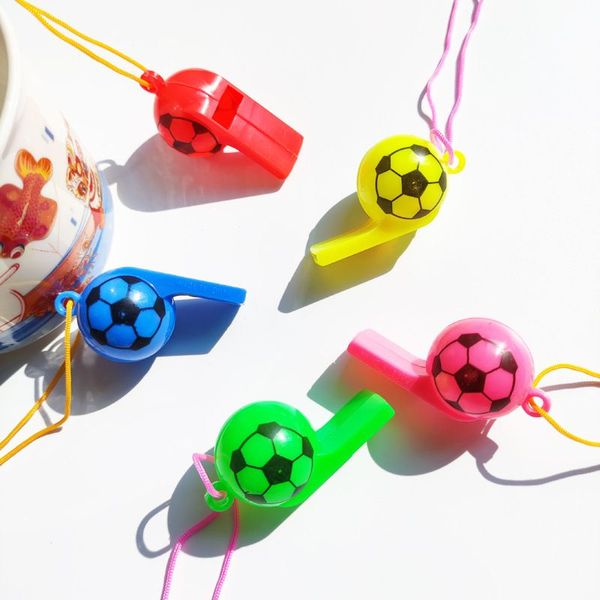 Kunststoff-Fußballpfeife für Kinder, Party-Spielzeug, Geschenke, WM-Pfeifen, Fan-Unterstützung, Requisiten, mehrfarbig RRB15598