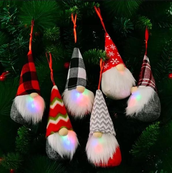 2023 Decora￧￵es de Natal Doll colorido de malha LED com gnomos de festa dos gnomos pendentes de f￩rias pendentes Plaid Snowflower Santa Presentes em casa ￁rvore do quintal rre14347