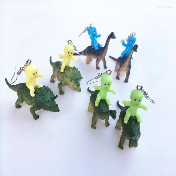 Brincos de balanço criativo Dinosaur boneca de dinossauro de cartoon engraçado para mulheres meninas adoráveis ​​avelãs de vaca de vaca jóias da moda