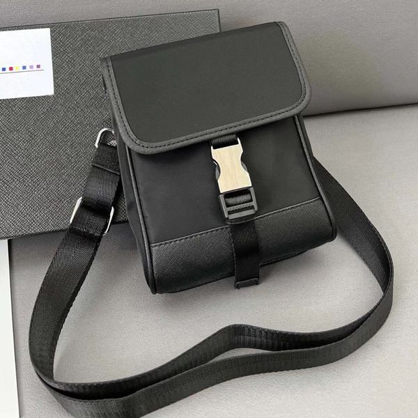 Smartphone-Tasche aus Re-Nylon und Saffiano-Leder für Damen und Herren, Designer-Druckverschluss-Verschluss, emailliertes Metall, dreieckige Hüllen, um den Hals getragen, Umhängetasche, Pochette