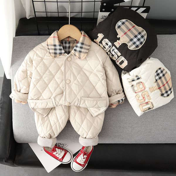 Kinder passen Winter. Neue Mode hält warme, dickere langärmelige Strickjacke-Hosen zweiteilige Set für Kinderkleidung