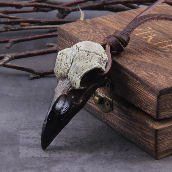 Colares de pingentes de pingente Goth Raven Skull Colar RESIN MAGPIE CROW POE GOTHIC GEST HALLOWEEN com caixa de madeira