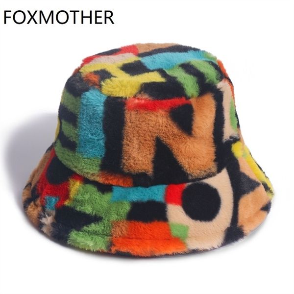 Geizige Brimhüte Foxmother Outdoor mehrfarbiger Regenbogen Kunstpelz Buchstaben Muster Bucket Frauen Winter weich warm Gorros Mujer 220922