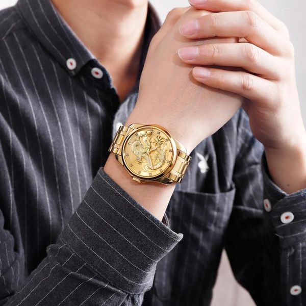 Нарученные часы роскошные мужские часы Cool Golden Dragon Diamond Calendar