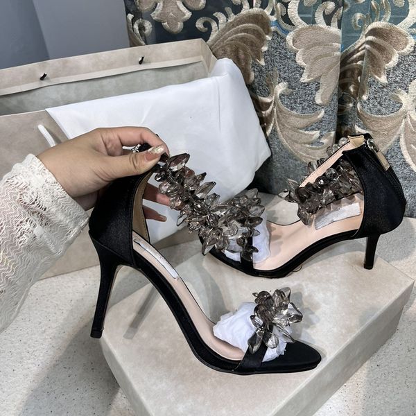 2022 Neueste Designer-Hochzeitskleidschuhe 8,5 cm Kristallkorallenstein Schaffellfutter Damen High Heels Mode italienisches echtes Leder Diamanten Sandalen