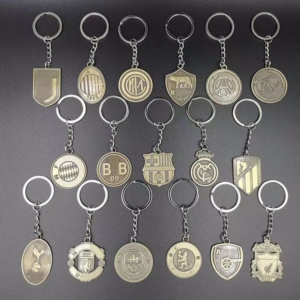 Tasarımcılar Luxurys Keychain Futbol Logosu Deri Kayışlar Tasarım Araba Sırt Çantası Kolye Moda Günlük Çok Yönlü Anahtarlık Çeşitli Stiller Akrilik Malzeme Güzel İyi